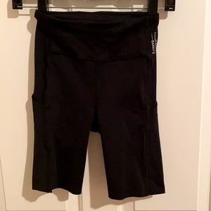 Lululemon Barry’s 8” black shorts with pockets